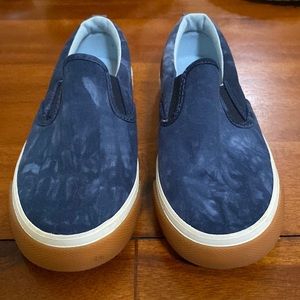 Old Navy kids size 13 slip on shoes. Blue.